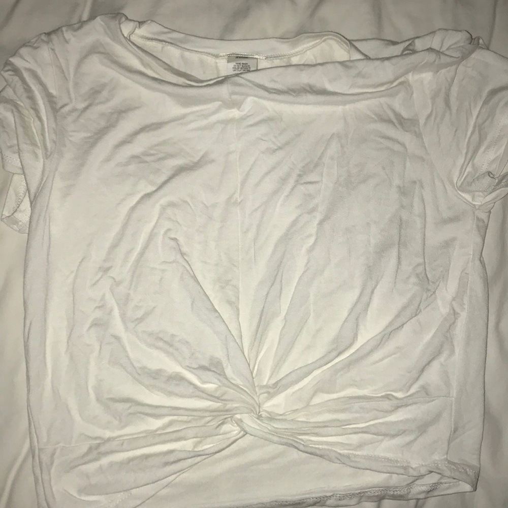 White twist bottom cropped tee!